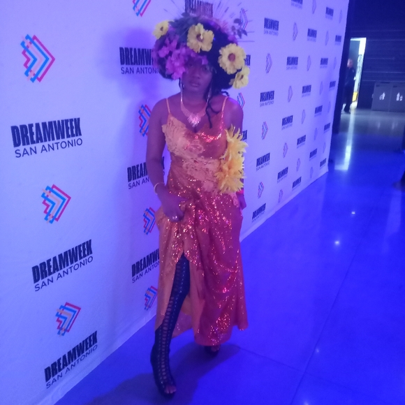 Golden Dragon Costume - Picture 2 of 7